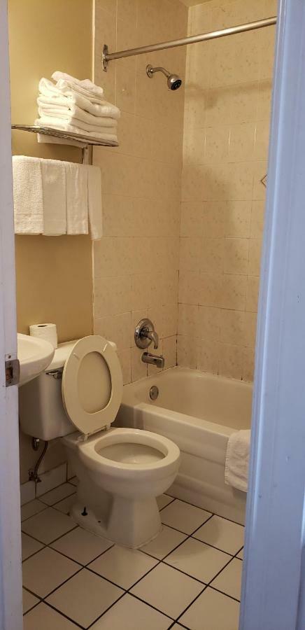 Niagara Inn *